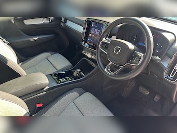 Used Volvo XC40 2023 for sale - 75472727: Photo