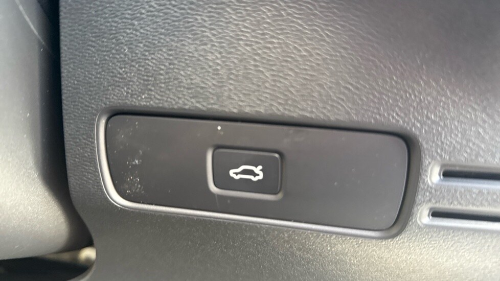 Used Volvo XC40 2025 for sale - 75860116: Photo 24