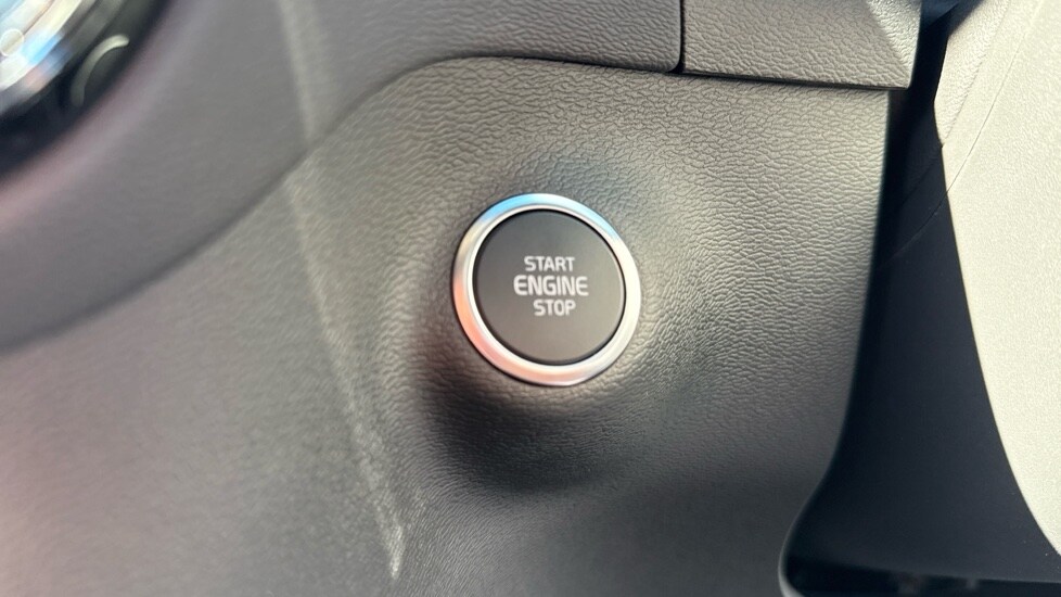 Used Volvo XC40 2025 for sale - 75860116: Photo 25