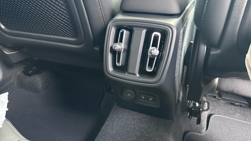 Used Volvo XC40 2024 for sale - 76361984: Photo 15