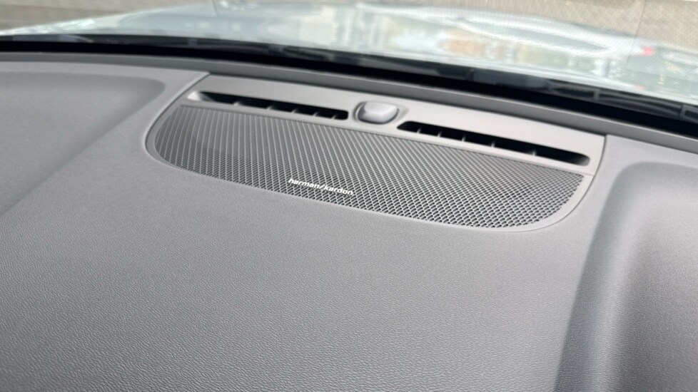 Used Volvo XC40 2024 for sale - 76361984: Photo 33