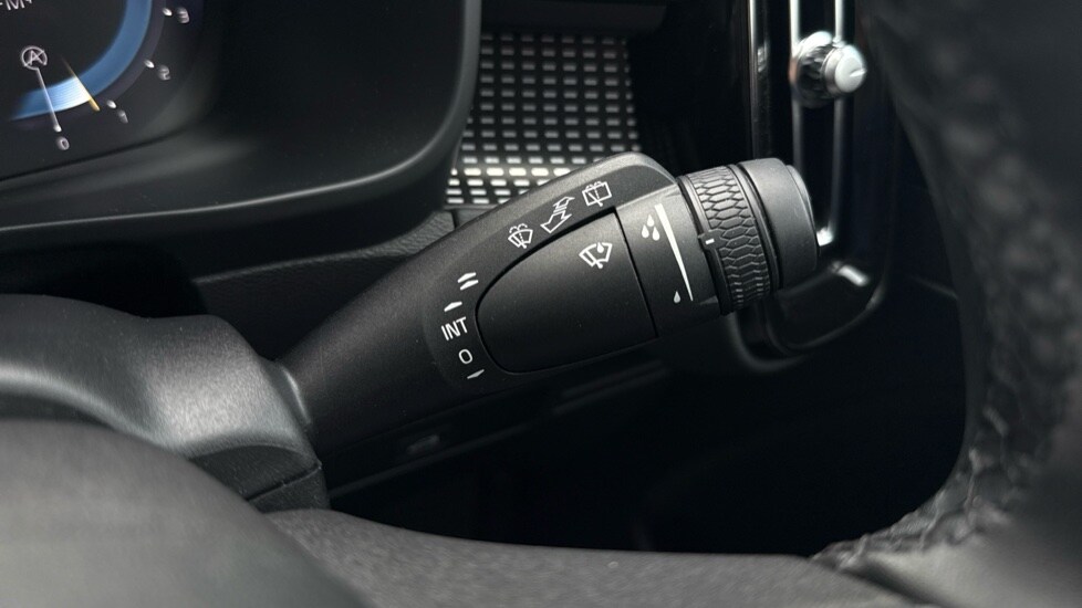 Used Volvo XC40 2024 for sale - 76361984: Photo 34