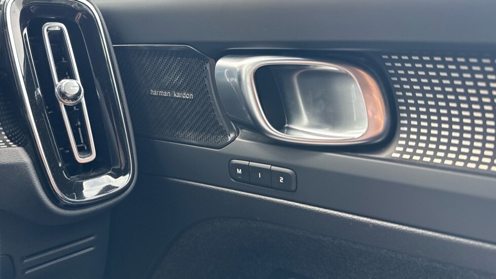 Used Volvo XC40 2024 for sale - 76361984: Photo 38