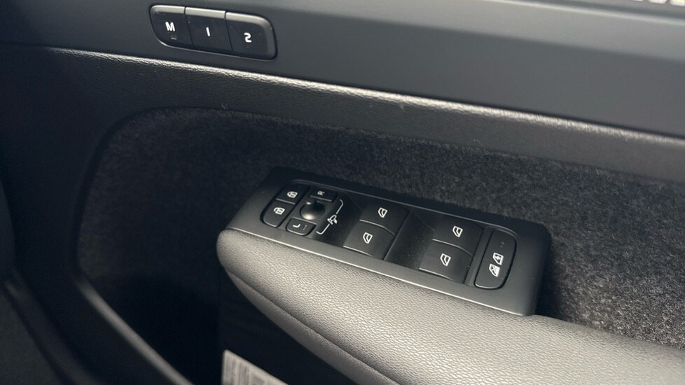 Used Volvo XC40 2024 for sale - 76361984: Photo 39