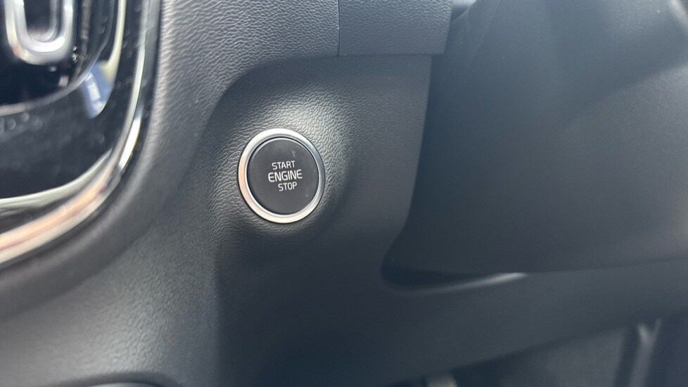 Used Volvo XC40 2024 for sale - 76361984: Photo 46