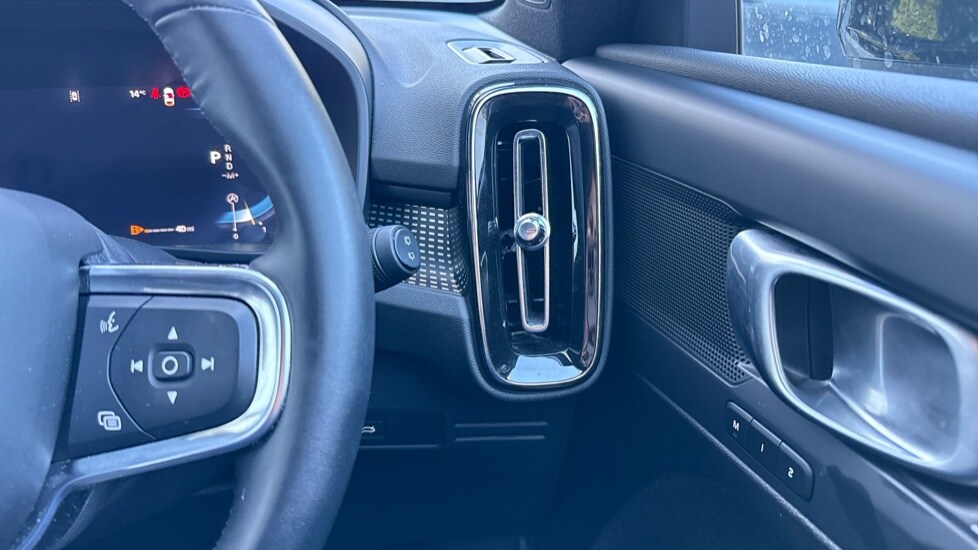 Used Volvo XC40 2025 for sale - 75796836: Photo 29