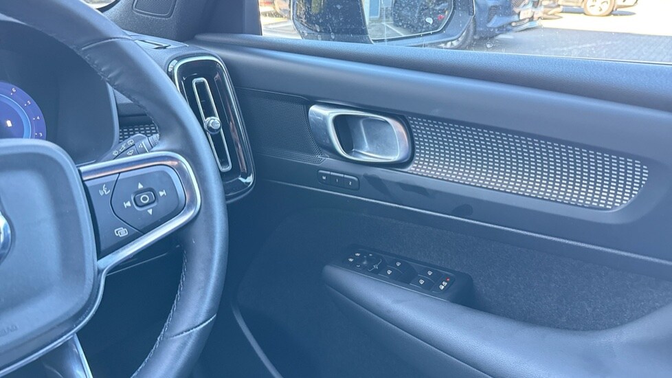 Used Volvo XC40 2025 for sale - 75796836: Photo 31