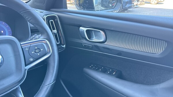 Used Volvo XC40 2025 for sale - 75796836: Photo 31