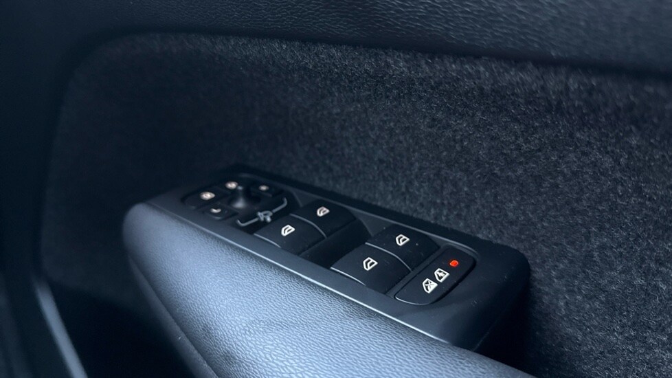 Used Volvo XC40 2025 for sale - 75796836: Photo 32