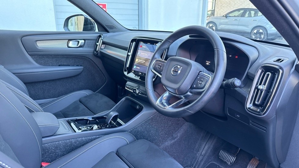 Used Volvo XC40 2025 for sale - 75796836: Photo 4