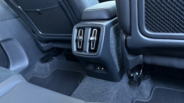 Used Volvo XC40 2025 for sale - 75796836: Photo 45