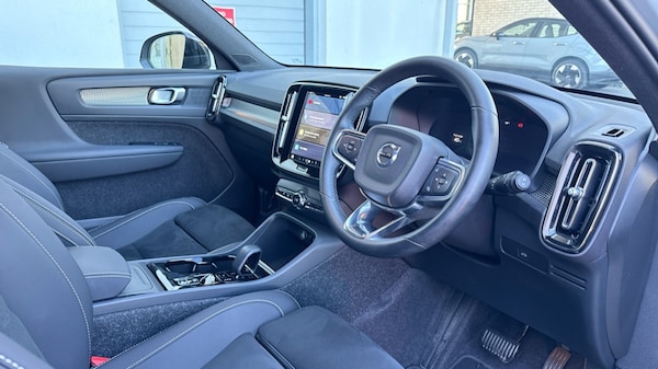 Used Volvo XC40 2025 for sale - 75796836: Photo 4