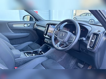 Used Volvo XC40 2025 for sale - 75796836: Photo 4