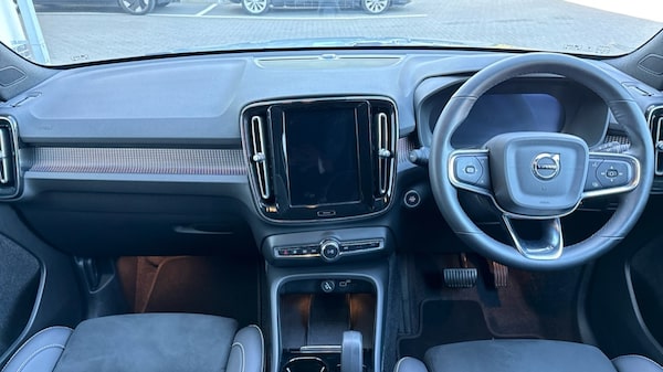 Used Volvo XC40 2025 for sale - 75796836: Photo 5