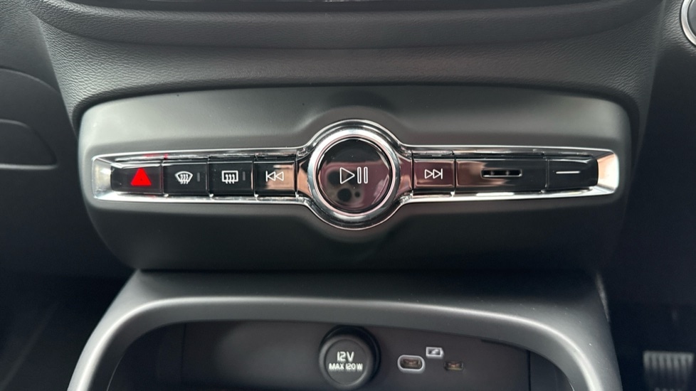 Used Volvo XC40 2024 for sale - 78059640: Photo 32