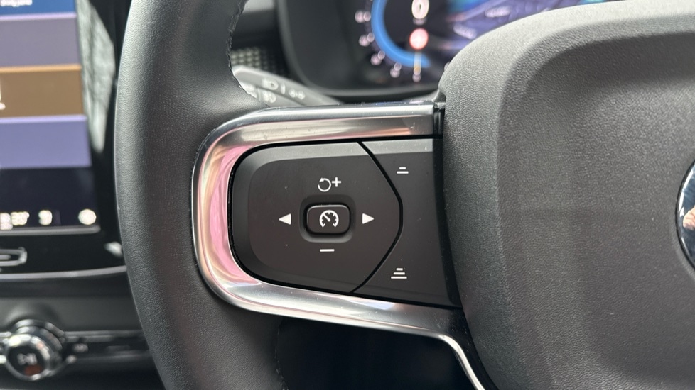 Used Volvo XC40 2024 for sale - 78059640: Photo 37