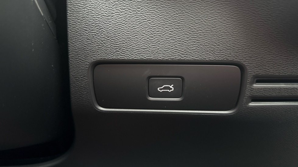 Used Volvo XC40 2024 for sale - 78059640: Photo 40