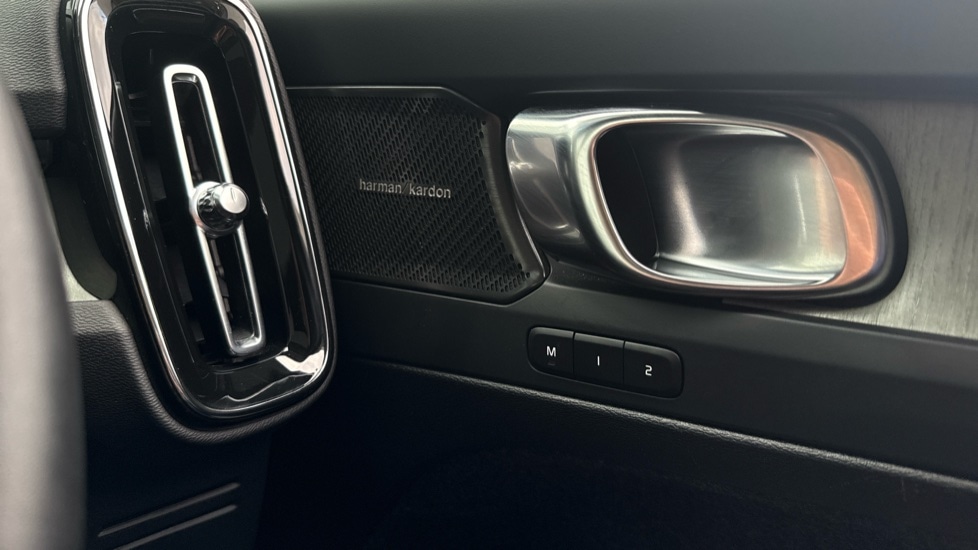 Used Volvo XC40 2025 for sale - 76928071: Photo 32