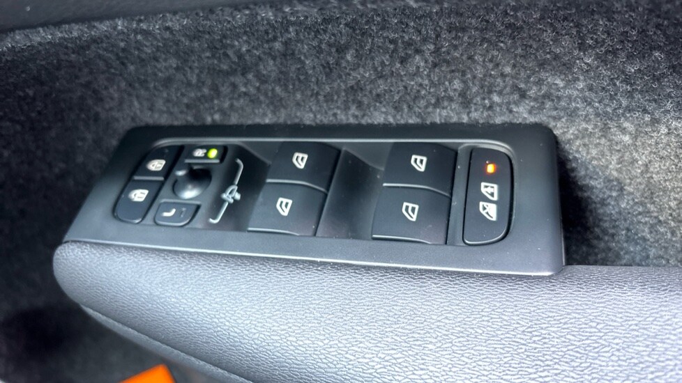 Used Volvo XC40 2024 for sale - 76184021: Photo 24