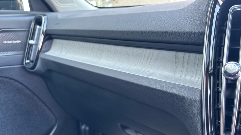 Used Volvo XC40 2024 for sale - 76184021: Photo 34