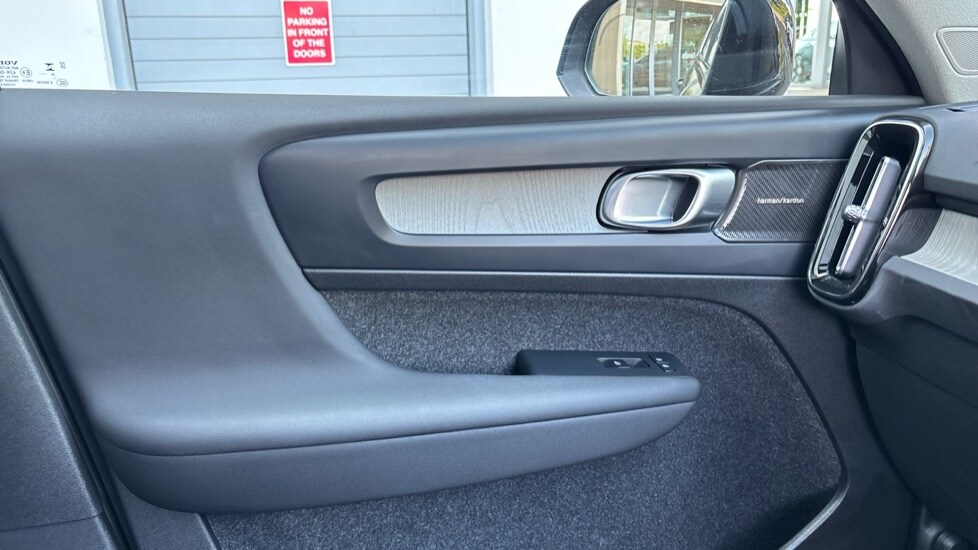 Used Volvo XC40 2024 for sale - 76184021: Photo 35