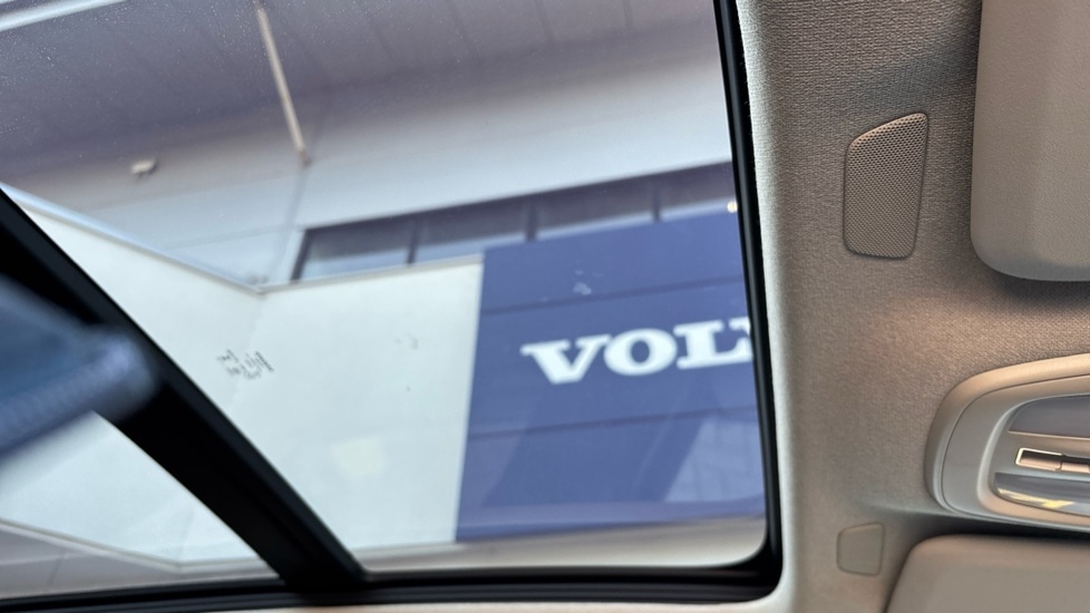 Used Volvo XC40 2024 for sale - 76184021: Photo 40