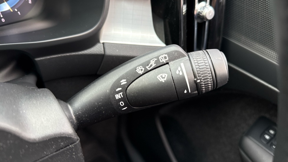 Used Volvo XC40 2023 for sale - 77102603: Photo 39