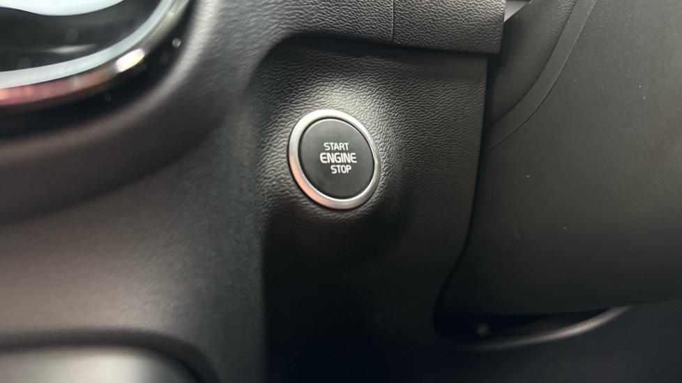 Used Volvo XC40 2023 for sale - 77102603: Photo 44