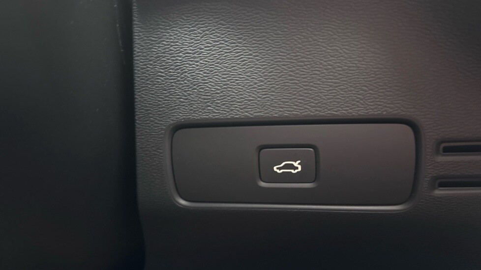 Used Volvo XC40 2022 for sale - 77640675: Photo 33