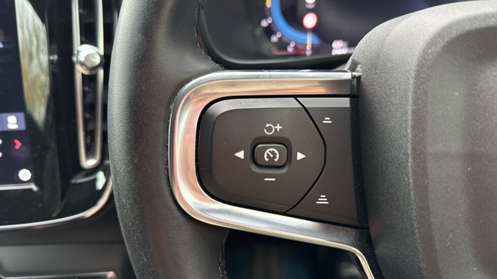 Used Volvo XC40 2023 for sale - 76479781: Photo 29