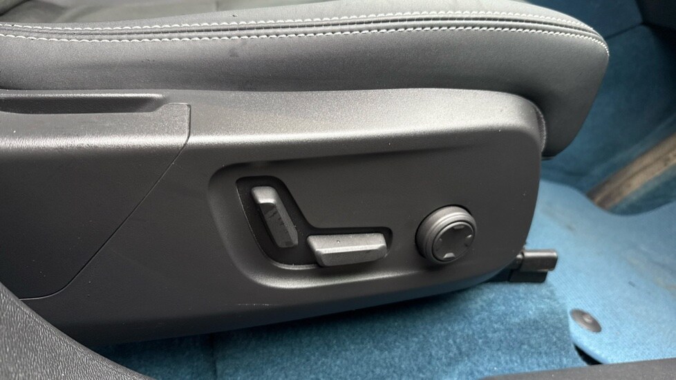 Used Volvo XC40 2023 for sale - 76479781: Photo 35