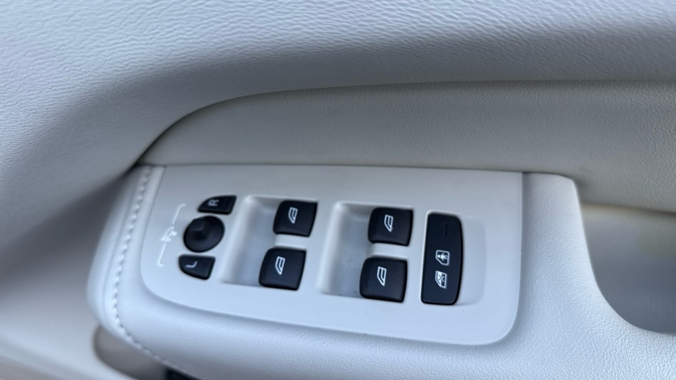 Used Volvo XC60 2023 for sale - 76597970: Photo 21