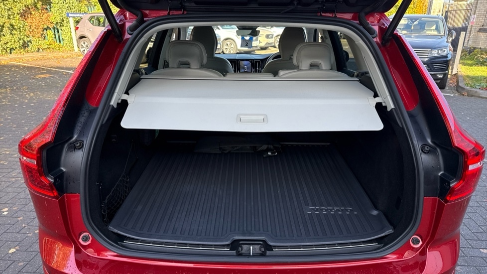 Used Volvo XC60 2023 for sale - 76597970: Photo 28