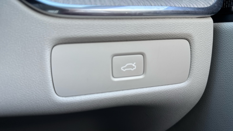 Used Volvo XC60 2023 for sale - 76597970: Photo 31