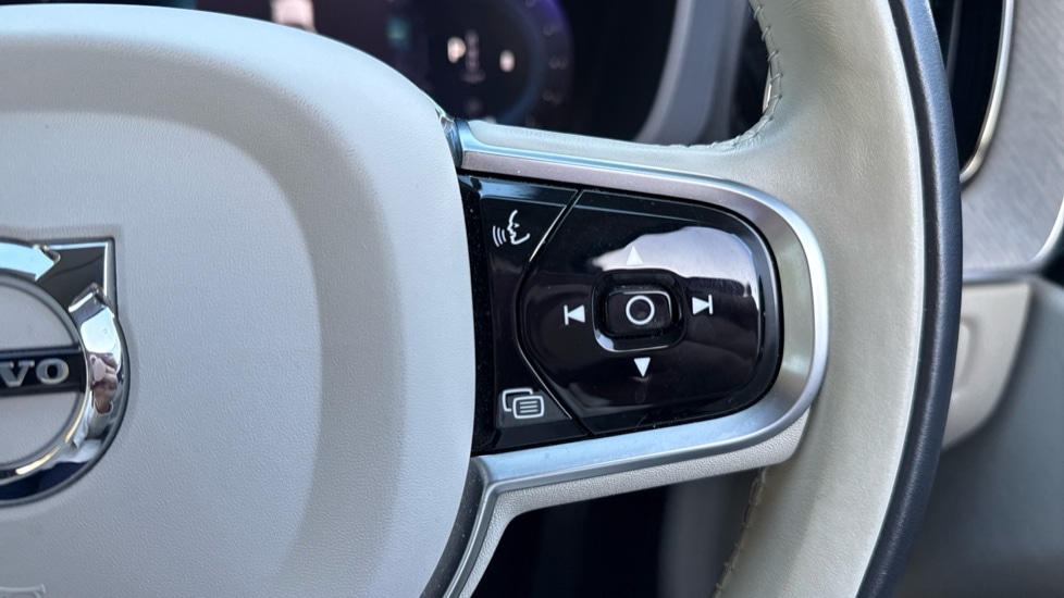Used Volvo XC60 2023 for sale - 76597970: Photo 32