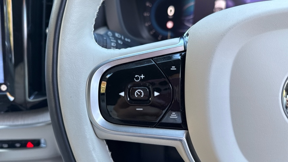 Used Volvo XC60 2023 for sale - 76597970: Photo 33