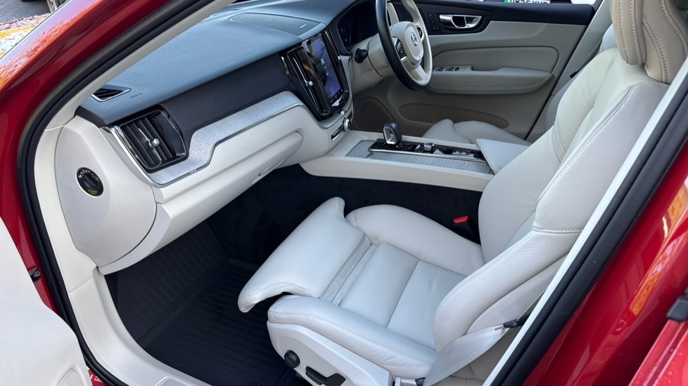 Used Volvo XC60 2023 for sale - 76597970: Photo 38