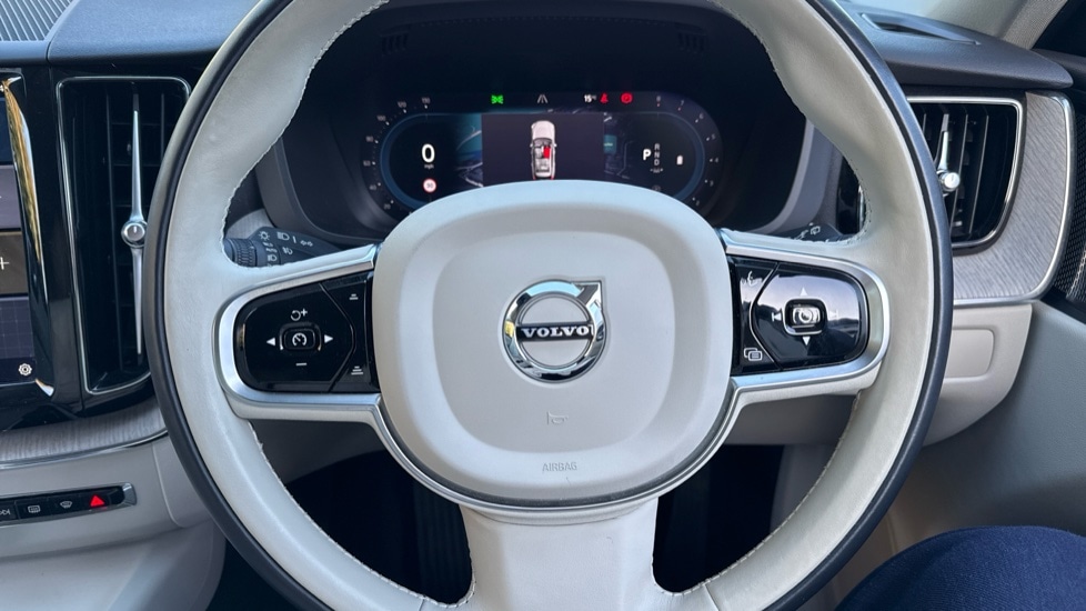 Used Volvo XC60 2023 for sale - 76597970: Photo 5