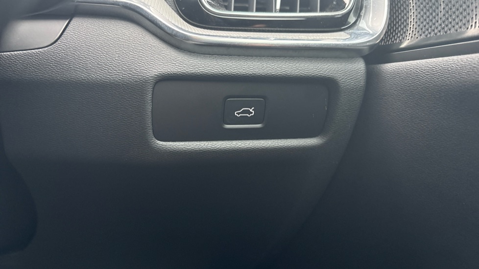 Used Volvo V60 2025 for sale - 78041935: Photo 38