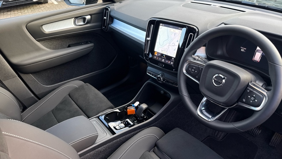 Used Volvo XC40 2025 for sale - 76881817: Photo 4