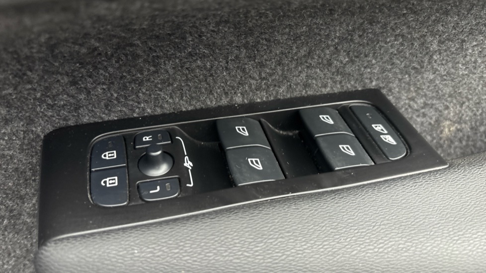 Used Volvo C40 2022 for sale - 76140170: Photo 32