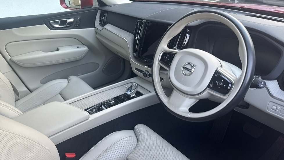 Used Volvo XC60 2021 for sale - 77979005: Photo 4