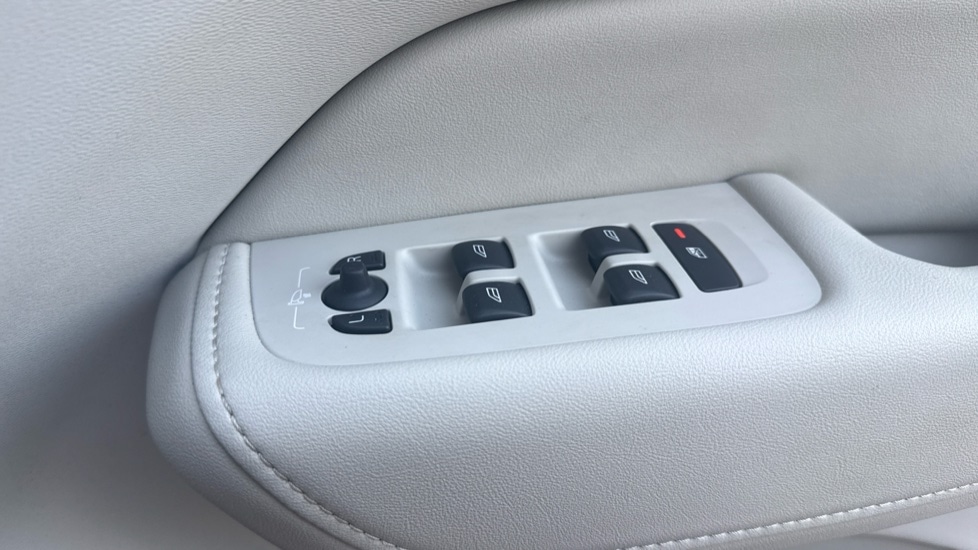 Used Volvo XC60 2021 for sale - 77979005: Photo 45