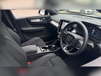 Used Volvo XC40 2025 for sale - 76183873: Photo 4
