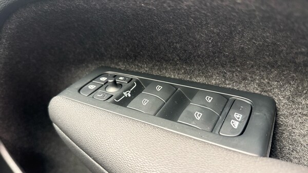 Used Volvo XC40 2025 for sale - 76183873: Photo 57