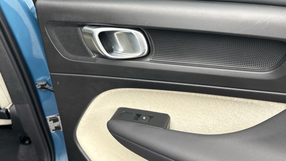 Used Volvo XC40 2025 for sale - 77706382: Photo 41