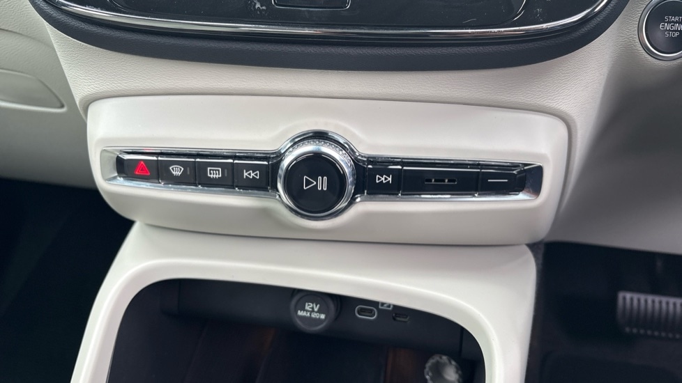 Used Volvo XC40 2025 for sale - 77706382: Photo 43