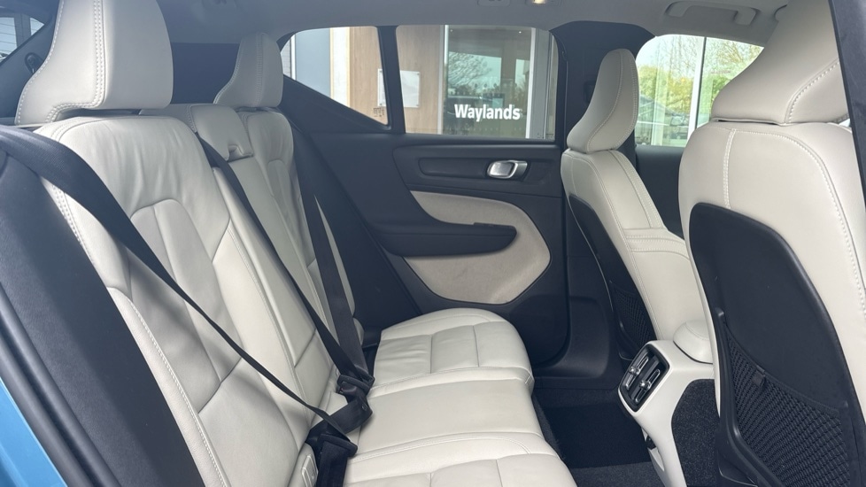 Used Volvo XC40 2025 for sale - 77706382: Photo 6