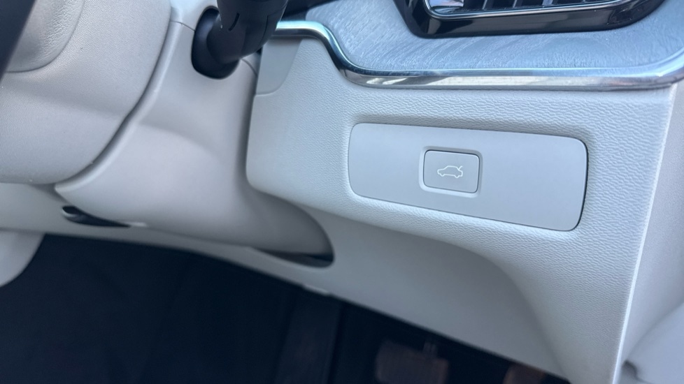 Used Volvo XC60 2025 for sale - 77164220: Photo 41