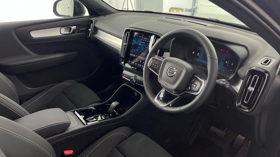 Used Volvo XC40 2025 for sale - 76749889: Photo 4